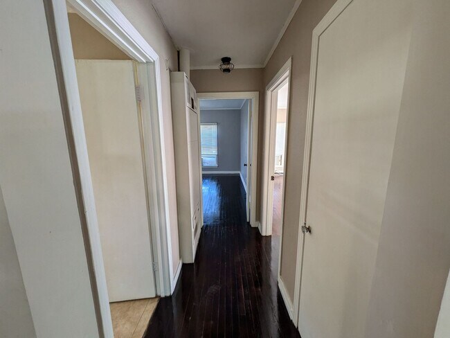 Building Photo - 3230 Maplewood Ln