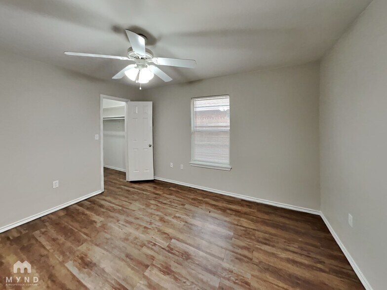 Building Photo - 516 N Brentwood Ave
