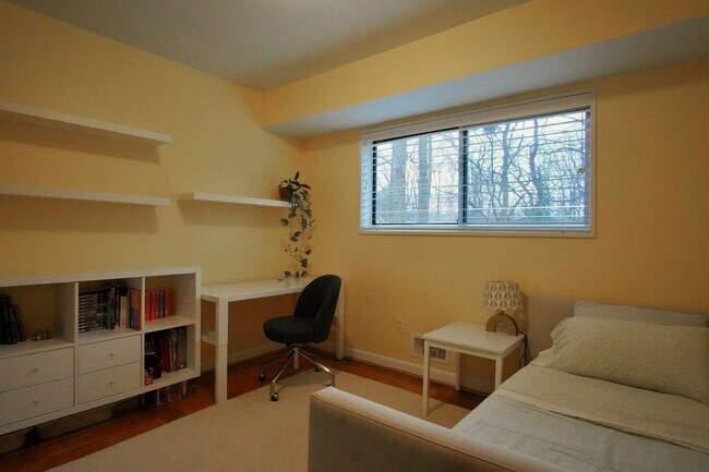 Building Photo - Stunning 2-Bed, 2-Bath Condo in Award-Winning Parkside Community!