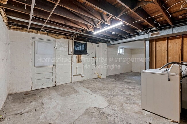 Building Photo - 3215 St Catherine St