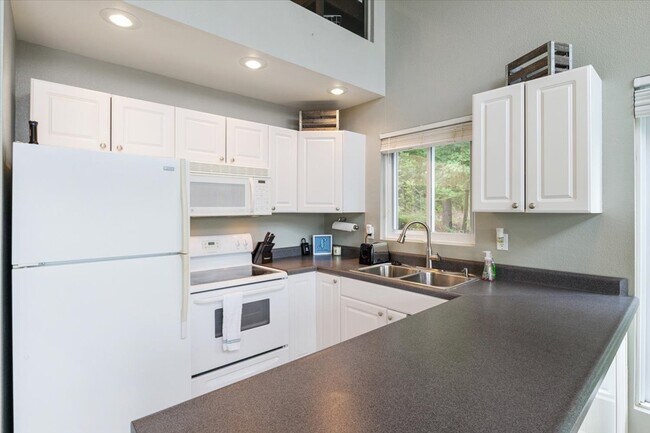 Building Photo - 24 Mimosa Rd