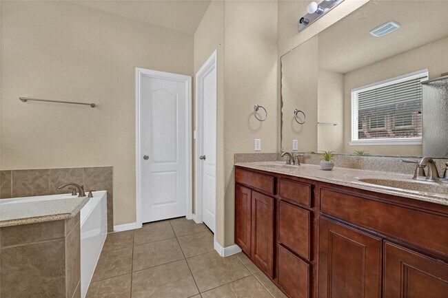 Building Photo - 9981 Stone Creek Ln