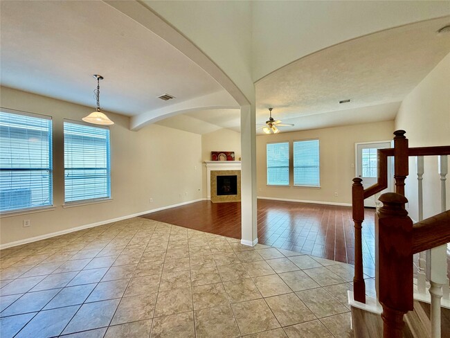 Building Photo - 25111 Hazel Ranch Dr