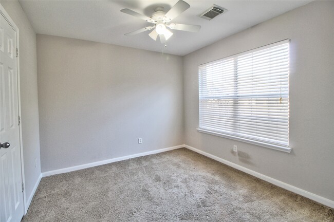 Building Photo - 29407 Legends Green Dr