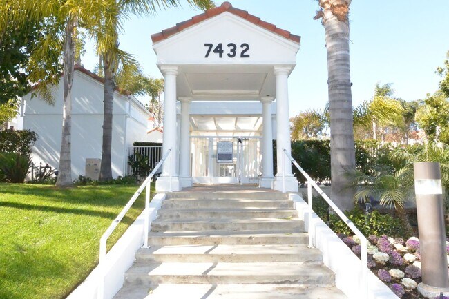 Building Photo - Beautiful Remodeled 2 Bed 2.5 Bath Condo in Pacific Ranch