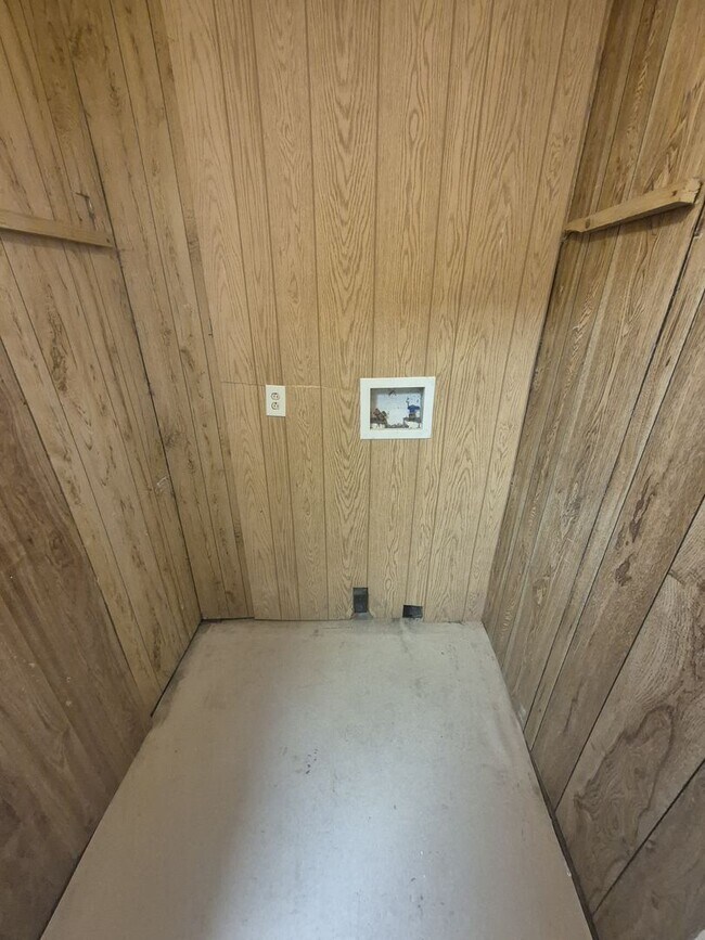 Building Photo - 231 Oak St