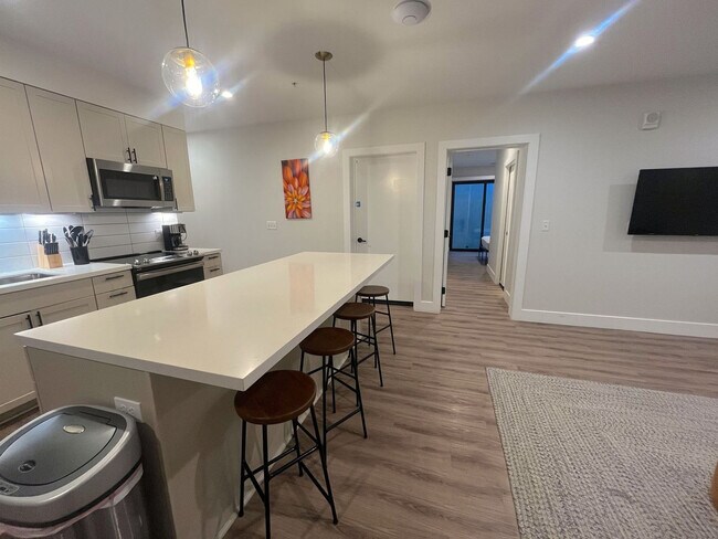 Building Photo - 225 Vine St NW