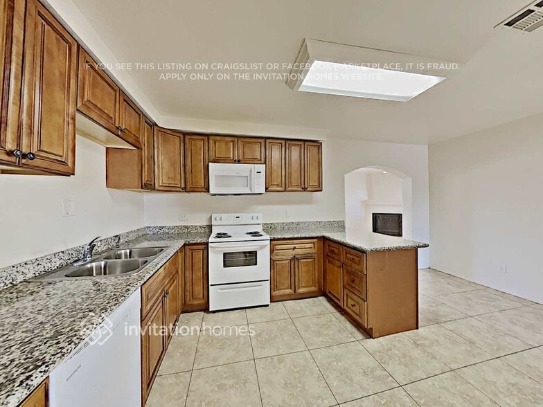 Building Photo - 6118 W Hollyhock Dr