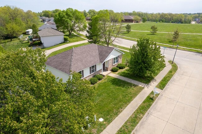 Building Photo - 1305 E Omaha Ct