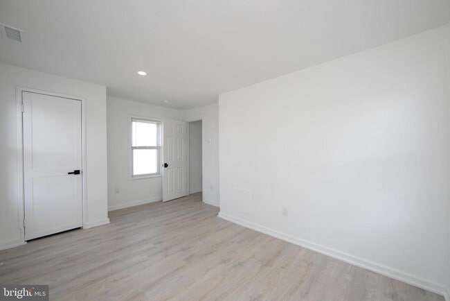 Building Photo - 905 Jersey Ave