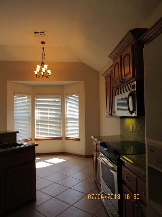 Building Photo - Pet Negotiable Upon Homeowner Approval!!