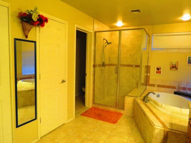 Building Photo - 4122 E Windsong Dr