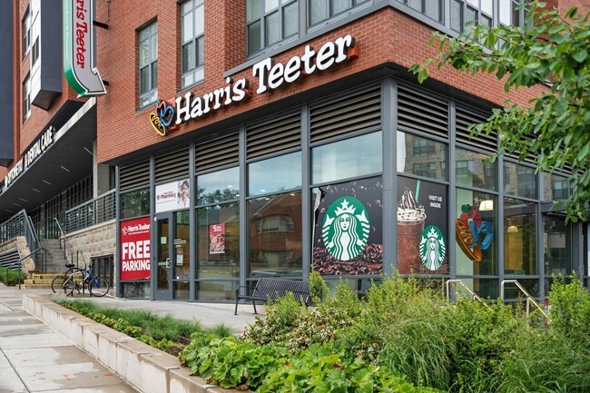 Building Photo - 5300 Columbia Pike