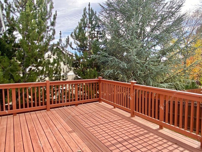 Building Photo - Light-Filled Awbrey Butte Retreat