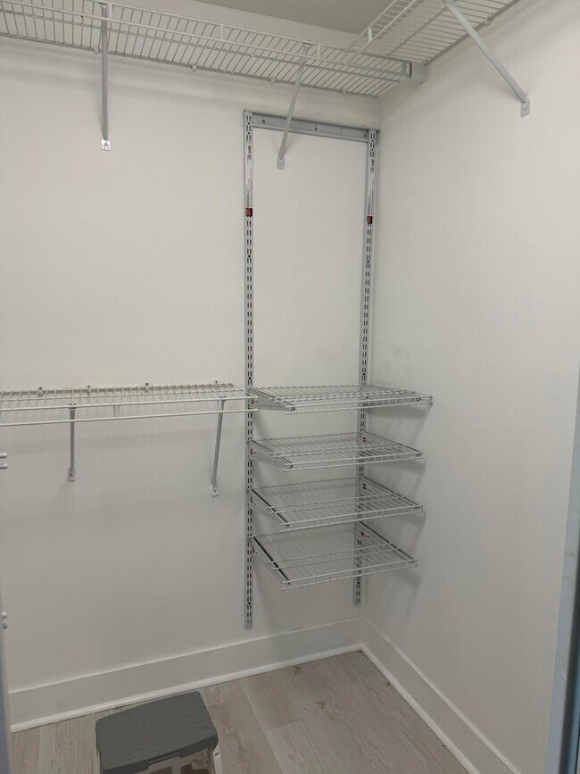 Building Photo - 1343 Lake Breeze Dr