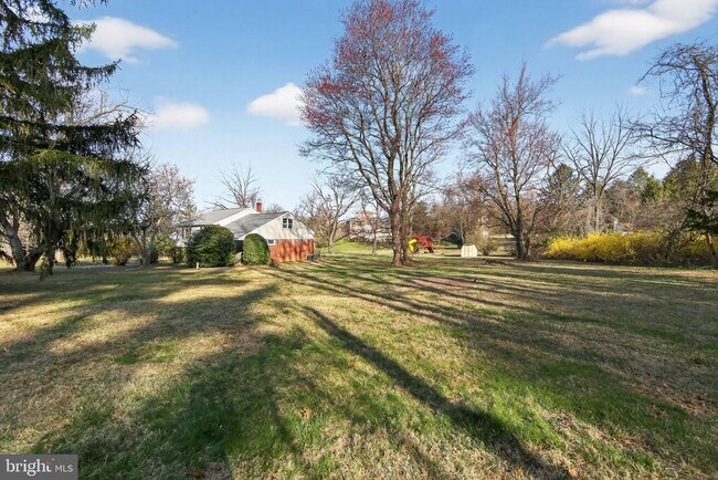 Building Photo - 1567 Sugartown Rd