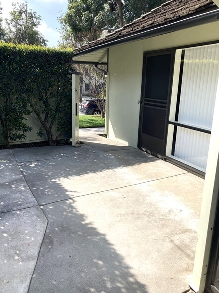 Building Photo - 305 California Blvd