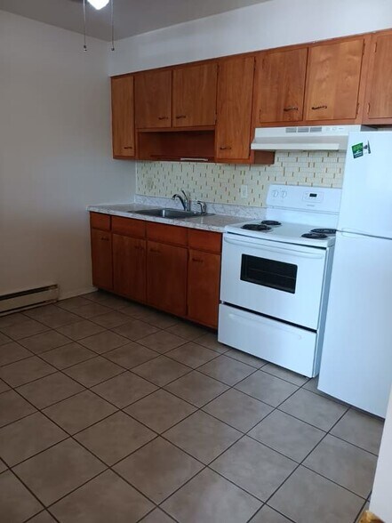 Building Photo - 675 Portis St