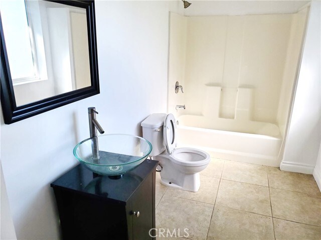 Building Photo - 1402 N San Remo Dr