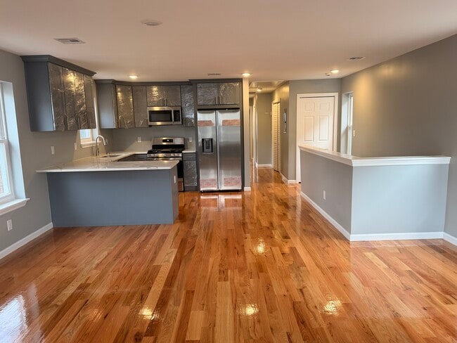 Building Photo - 288 S 7th St