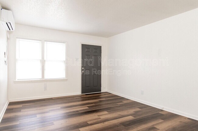 Building Photo - 3207 S Waco Ave