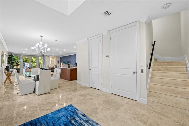 Building Photo - 122 NE 16th Terrace