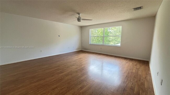 Building Photo - 522 SW 200th Terrace