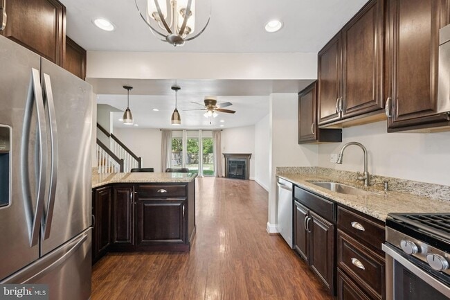 Building Photo - 5806 Red Haven Dr