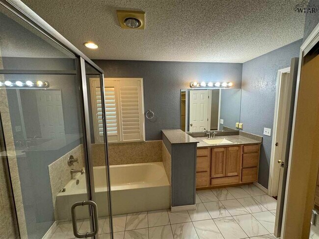 Building Photo - 4845 Shenandoah Dr