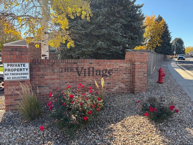 Building Photo - Updated 3BD/2BA with Garden Basement & Low Maintenance Living