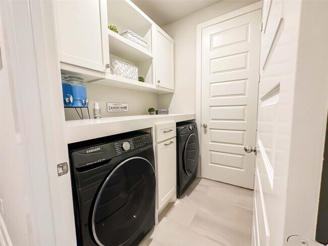 Building Photo - 15135 Botanical Garden Dr