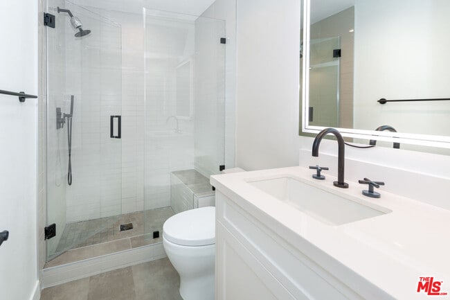 Building Photo - 610 Orlando Ave