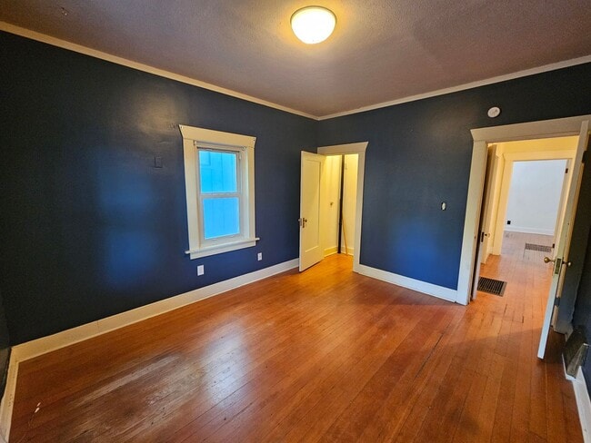 Building Photo - Beautiful Home on South Hill