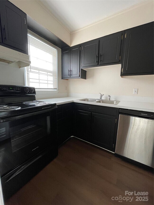 Building Photo - 4605 Coronado Dr