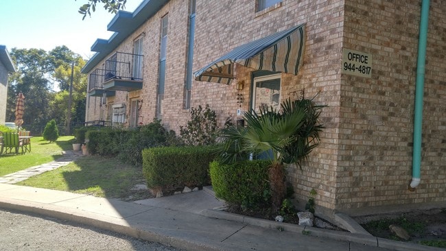 Building Photo - Rosewood Park Apartments UP