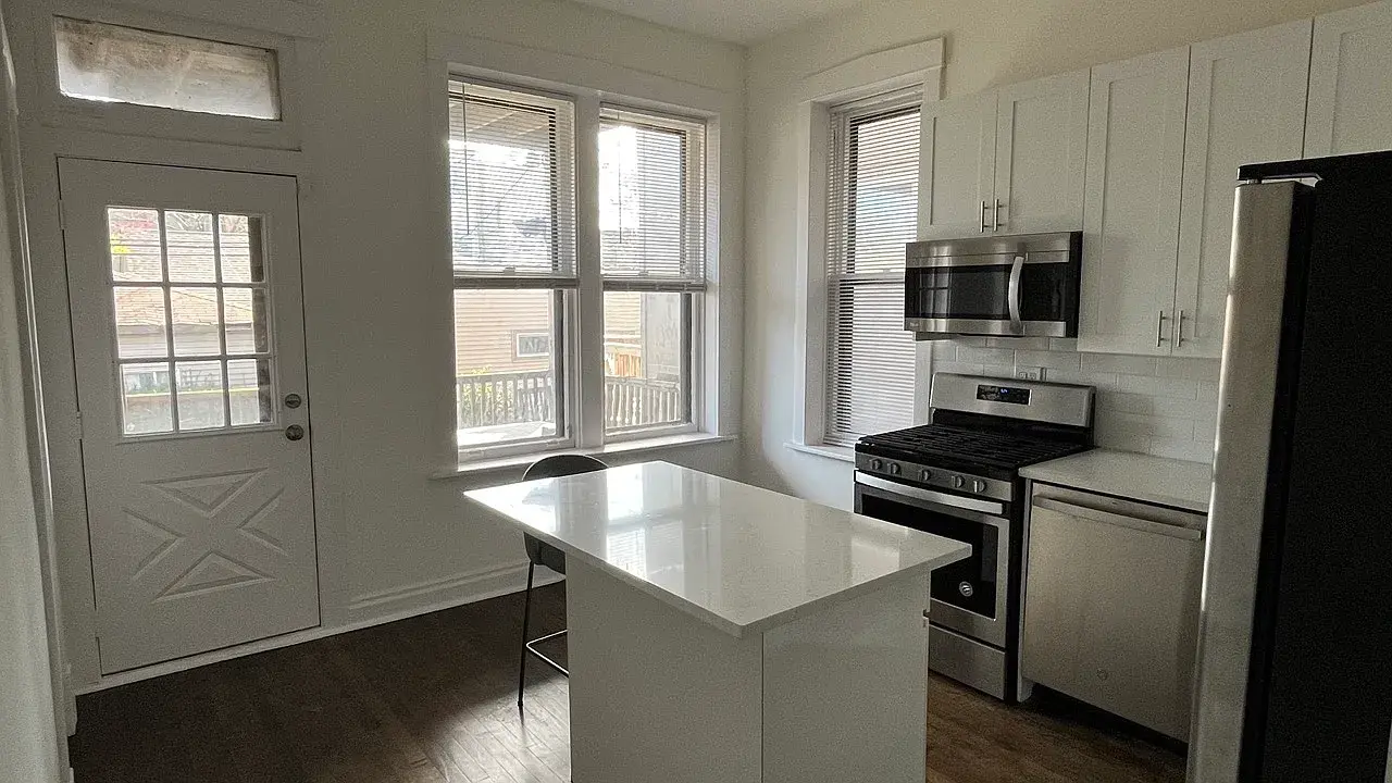 Kitchen - 1333 N Rockwell St