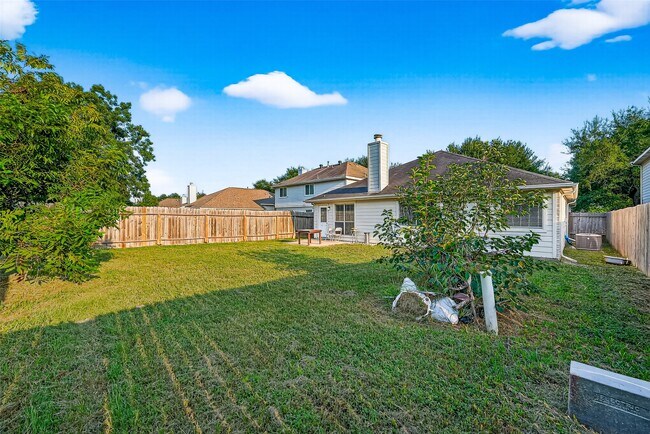 Building Photo - 15242 Kingsbridge Way