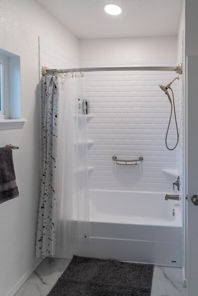 Building Photo - 9316 Tanoan Dr NE