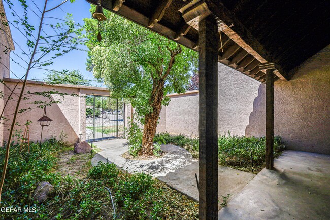 Building Photo - 4945 Vista Grande Cir