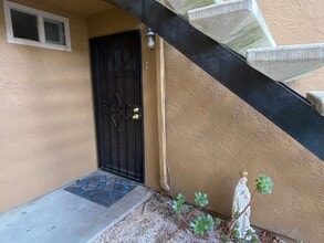 Building Photo - 2 bed 2 bath downstairs unit