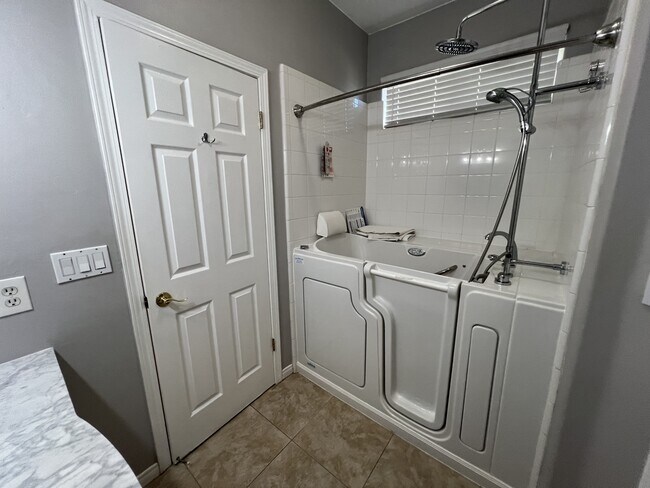 Building Photo - 9708 Bossa Nova Ct