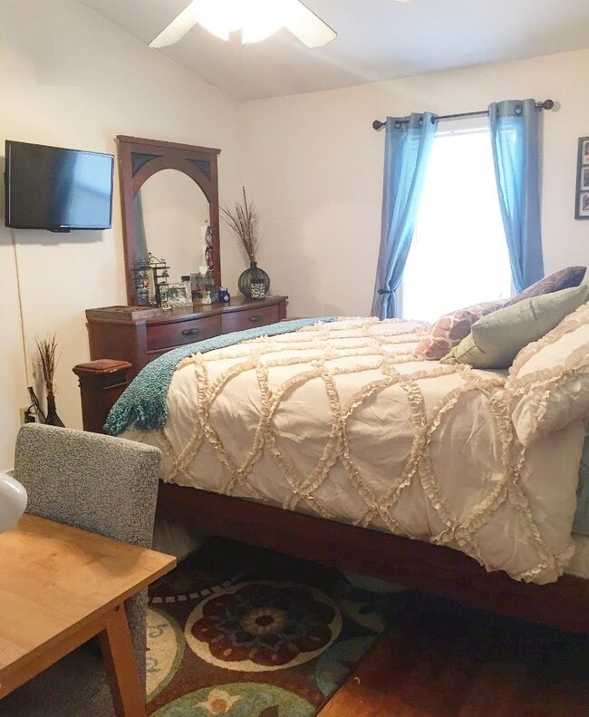 Building Photo - 1618 1st Ave