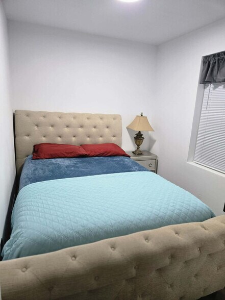 Building Photo - 11765 Glenfield Ave