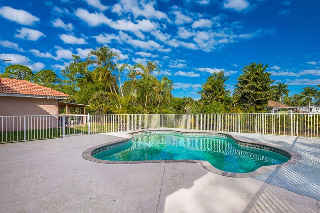 Building Photo - 13577 52nd Ct N