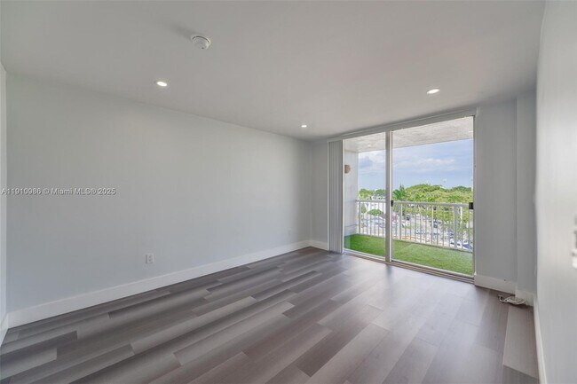 Building Photo - 1800 NW 24th Ave