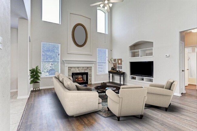 Building Photo - 8607 Saratoga Dr