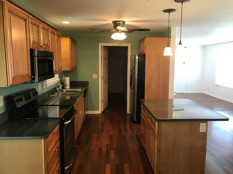 Building Photo - 6 E Wantoot Blvd