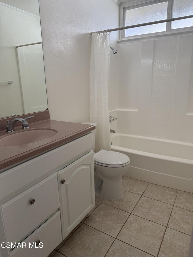 Building Photo - 2923 E Sierra Dr