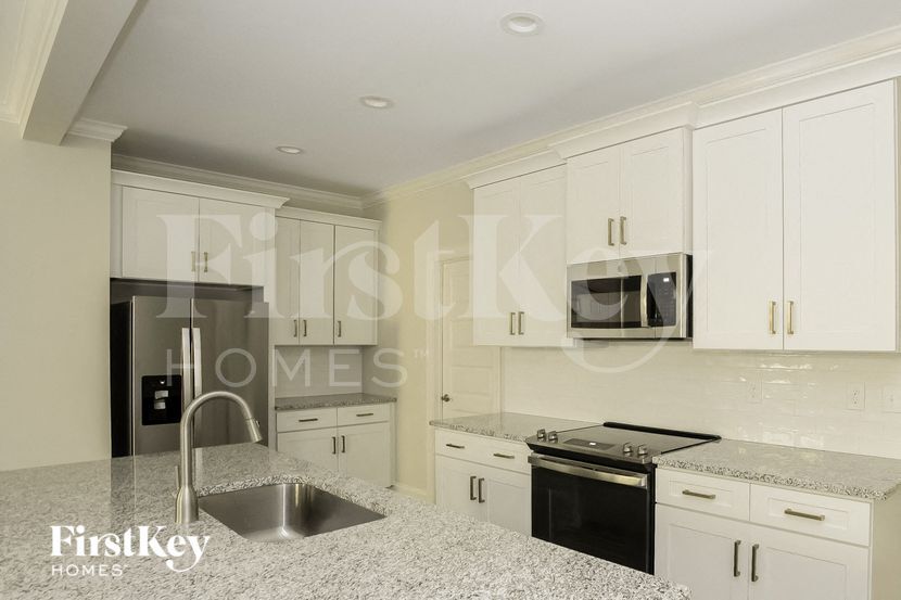 Building Photo - 1242 Pless St NW