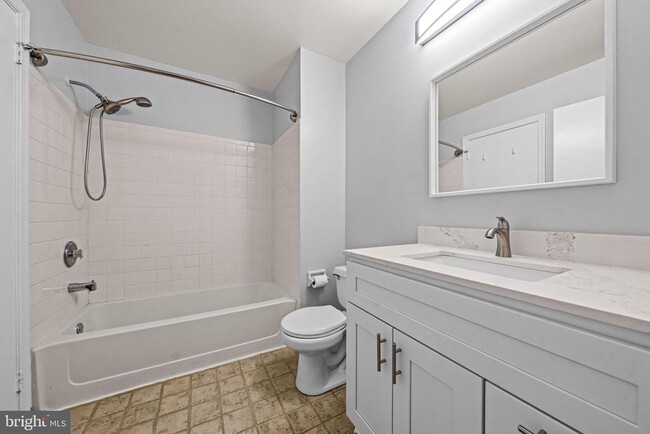 Building Photo - 706 Oswego Ct
